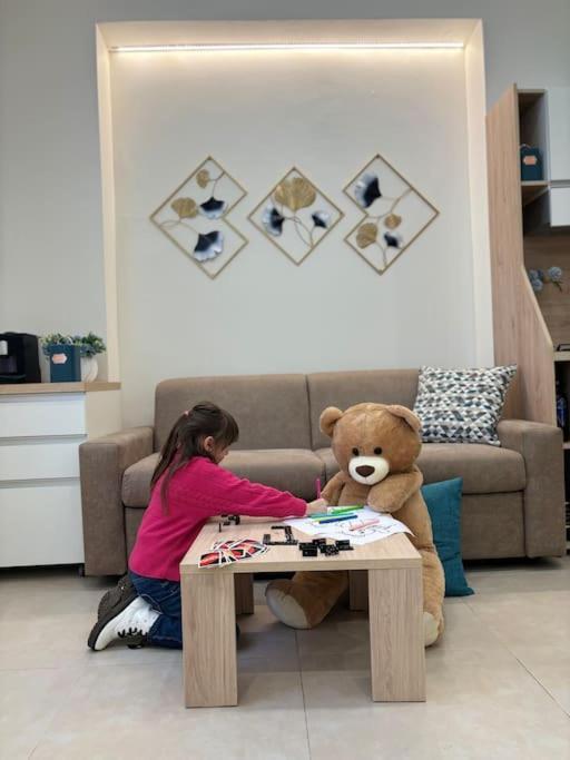 Teddy'S Home Luminoso Accogliente E Moderno Racale Exterior photo
